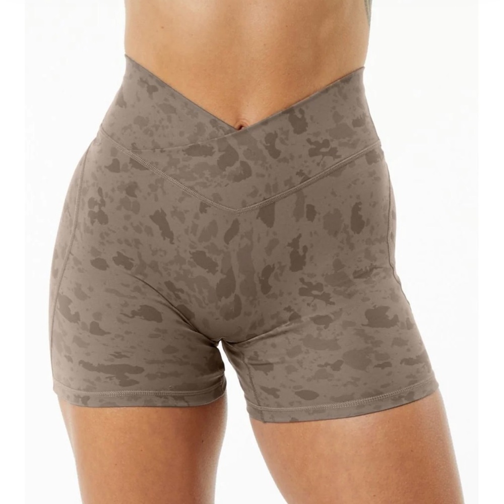 Alphalete 5” shorts